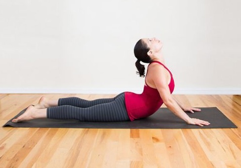 Tập yoga chữa bệnh đau lưng